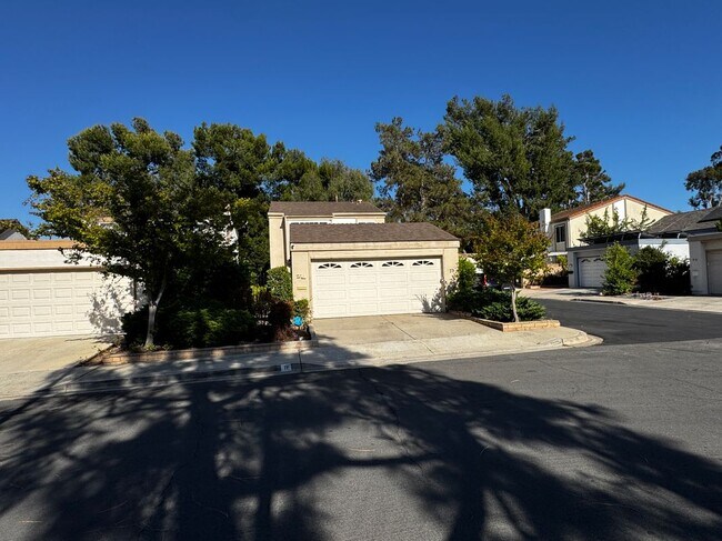 Foto del edificio - 71 Willow Tree Ln