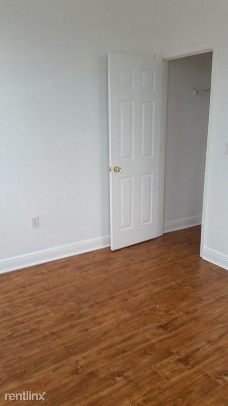 Foto del edificio - 3729 NE 4th Terrace