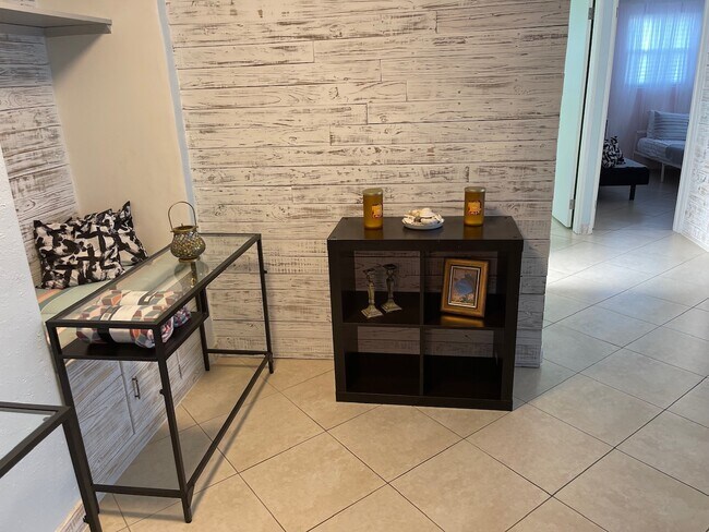 Office /chilling area 3x1 or 4x2 - 2440 Manasota Beach Rd