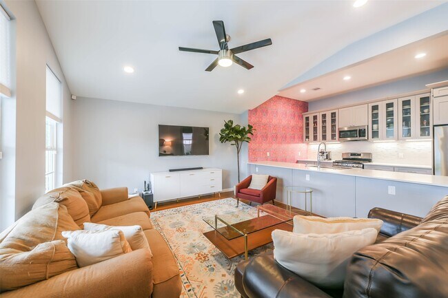 Foto del edificio - 213 N Hutcheson St