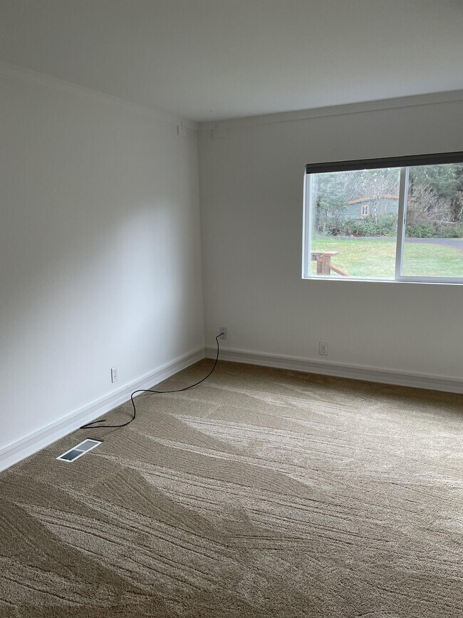 Building Photo - 273 SE 130th Dr