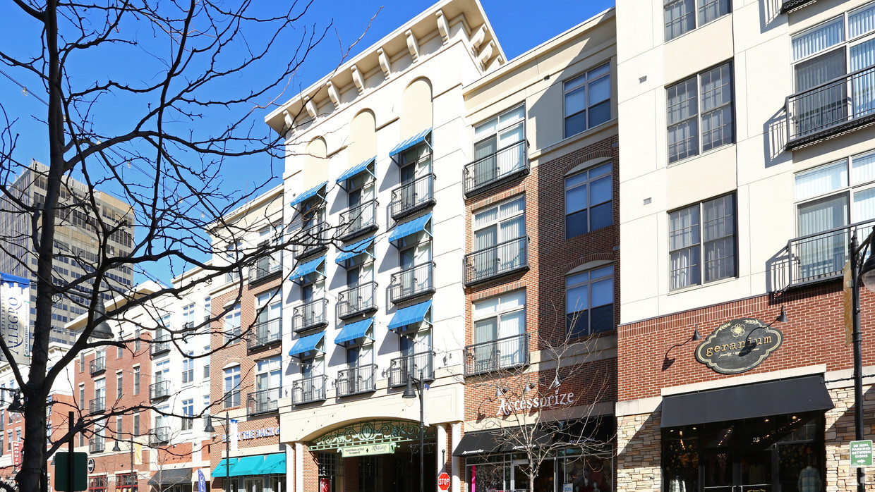 Primary Photo - Residences at the Boulevard