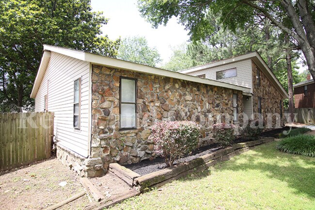 Foto del edificio - 6529 Oak Creek Cove