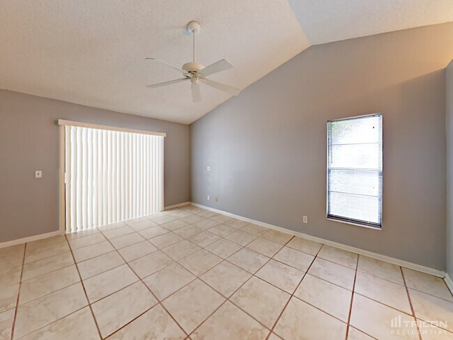 Building Photo - 1519 Carter Oaks Drive Valrico FL