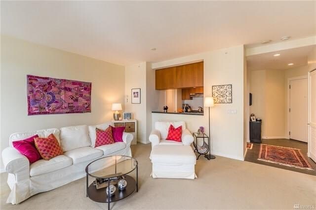 Foto del edificio - 2721 1st Ave