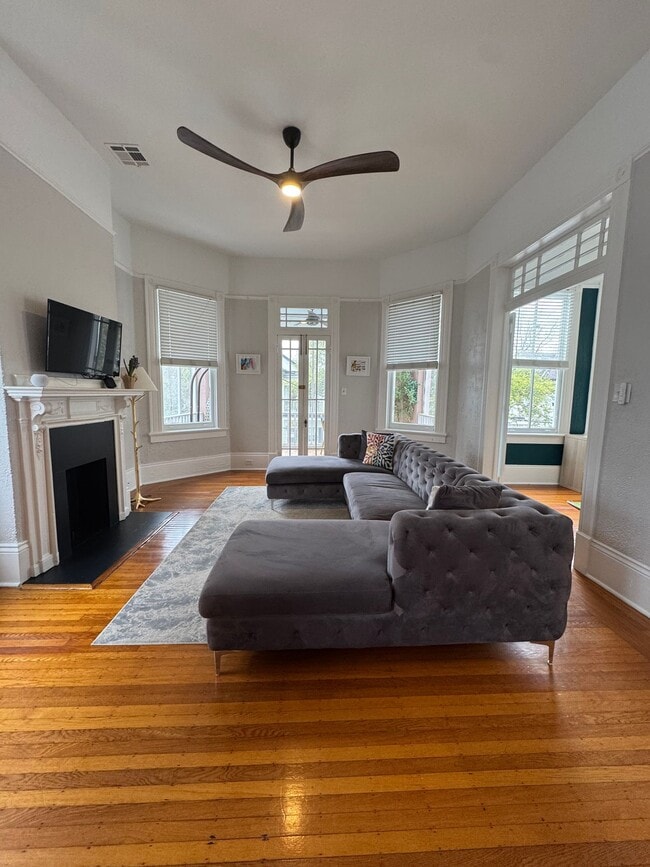 Photo - Spacious 4bed/ 3bath home located in the heart of Uptown