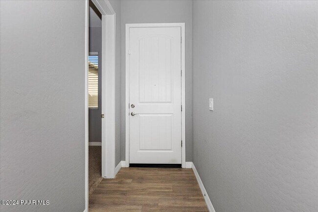Foto del edificio - 6227 E Bower Ln
