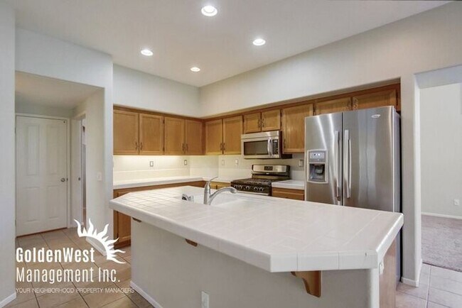 Building Photo - Beautiful home on quiet cul-de-sac.