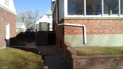 Building Photo - 415 Russell St