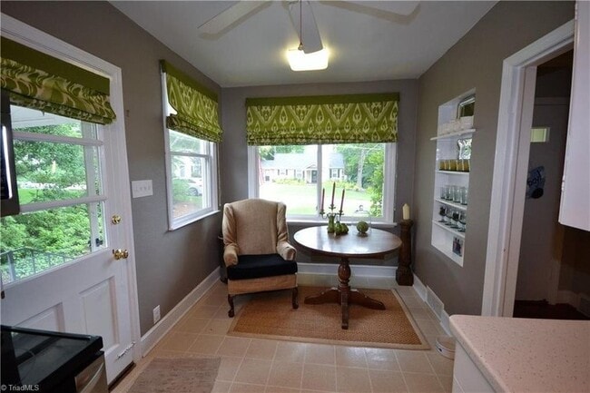 Building Photo - Kirkwood stunner with 3BR and fabulous yard!