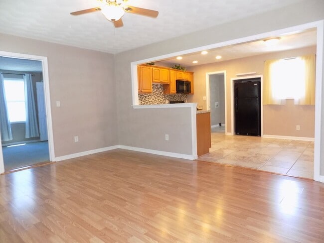 Building Photo - Single Story Living - HAMPTON ROADS subdiv...