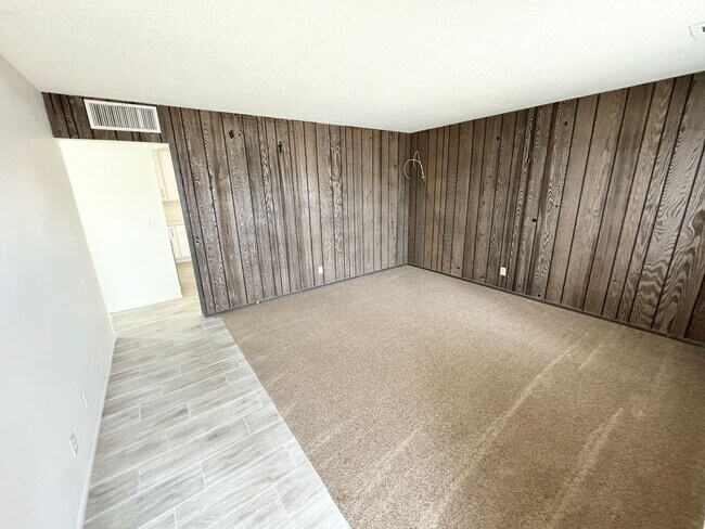 Building Photo - Remodeled 3 Bedroom/2 Bath Single Level Ho...
