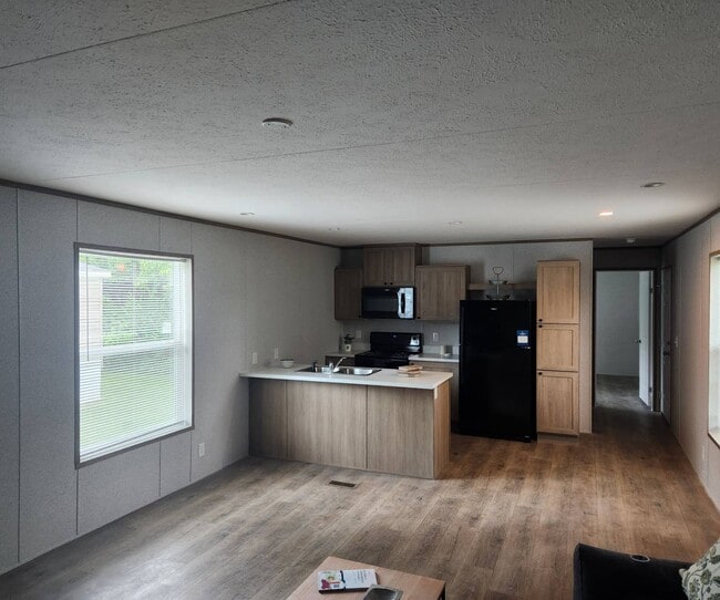 Building Photo - 35 Sundale Trailer Ct