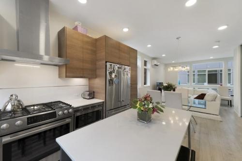 Building Photo - 2 bedroom in Seattle WA 98102