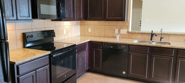 Building Photo - Luxury Duplex in New Braunfels, TX!