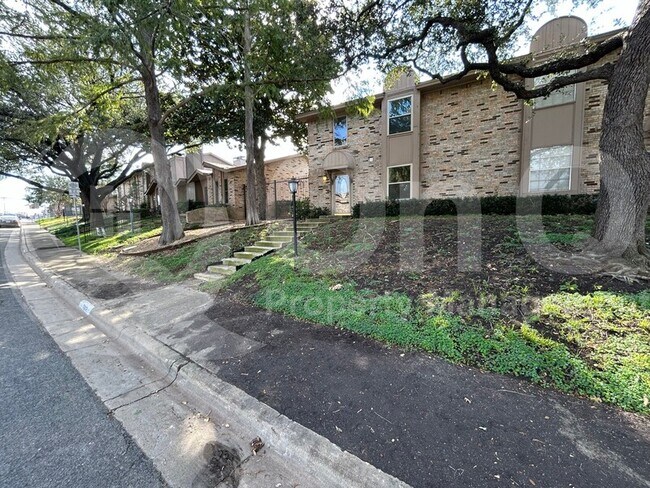 Building Photo - 7612 Highmont St