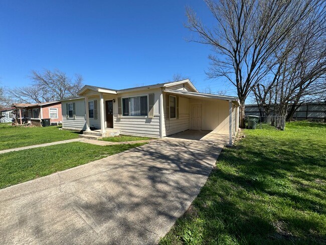 Building Photo - 360 Virtual Tour Available