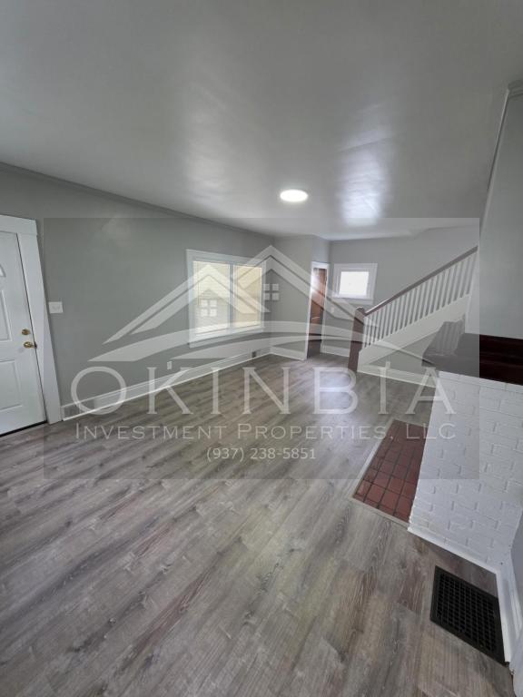 Building Photo - 216 Knecht Dr