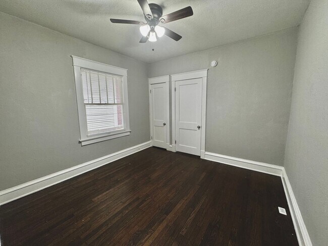Building Photo - Recently Renovated 3BD/2BA House in KCMO