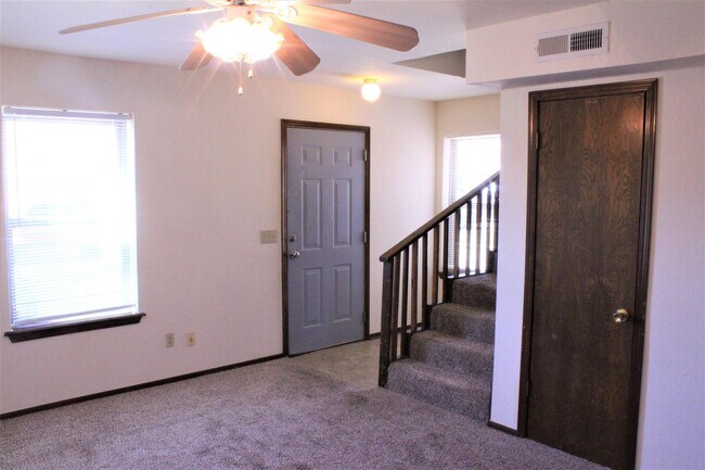 Foto del edificio - 709 S Foster Ave