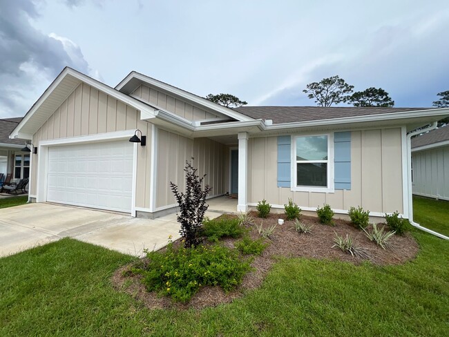 Building Photo - Beautiful 3 Bedroom, 2 Bath Pace Home avai...