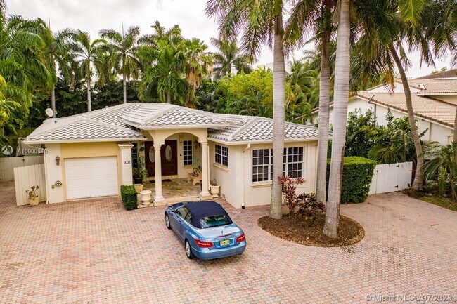 Foto del edificio - 445 Golden Beach Dr