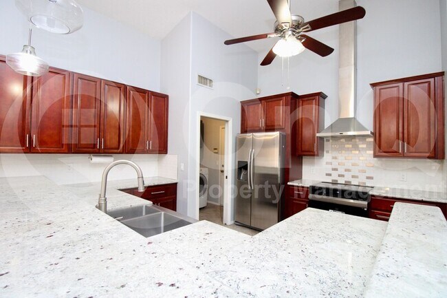 Building Photo - 511 E Pinto Dr