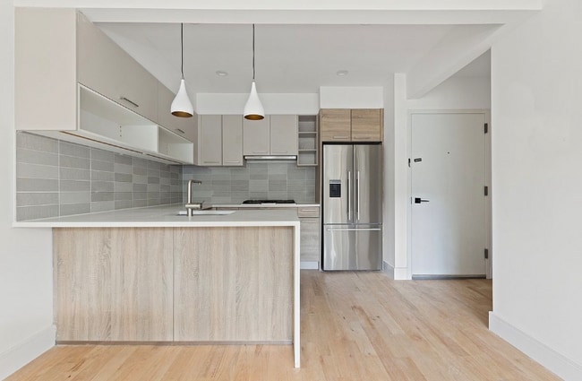 Building Photo - 479 Monroe St