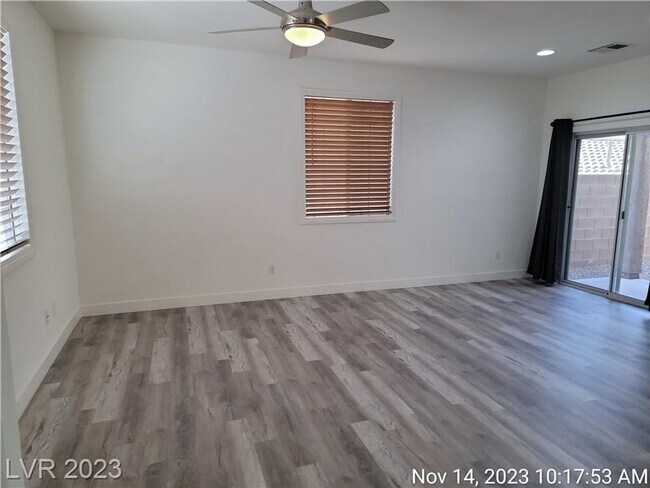 Building Photo - NW IN GATED COMMUNITY--BED & FULL BATH DOW...