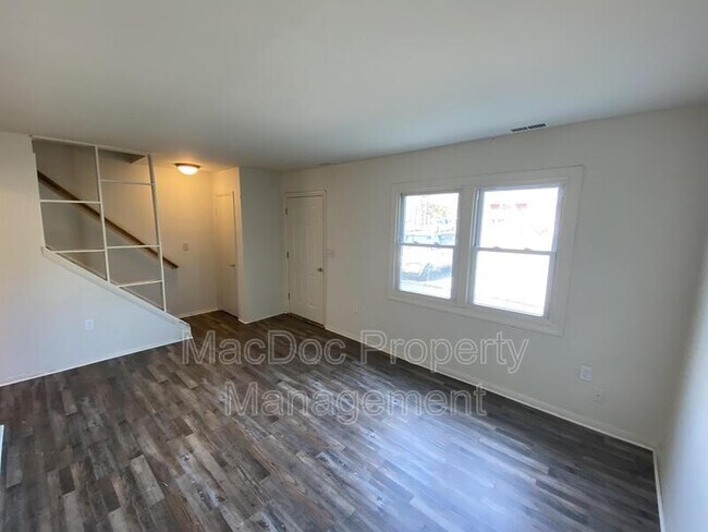 Foto del edificio - 828 Bellows Ave