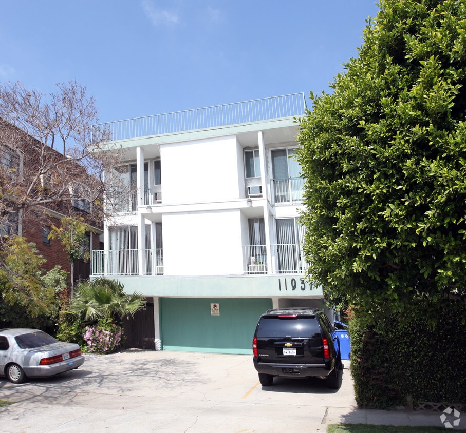 Building Photo - 11937 Gorham Ave