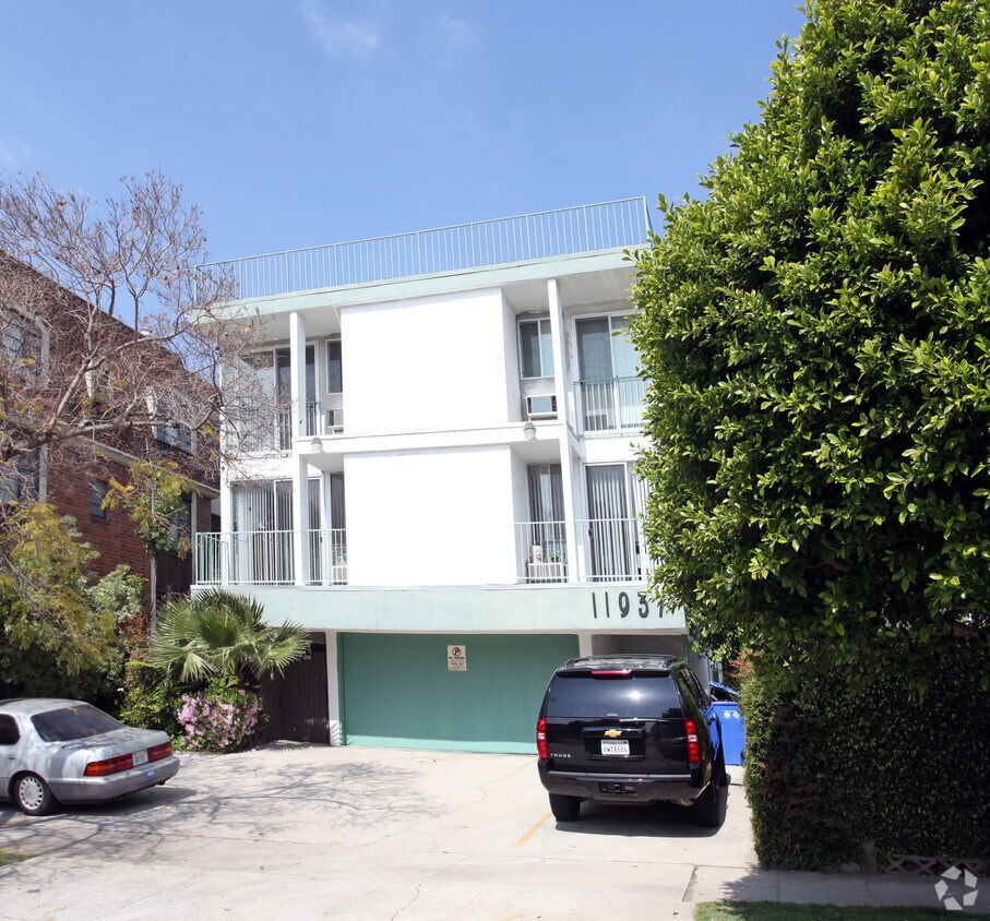 Foto del edificio - 11937 Gorham Ave