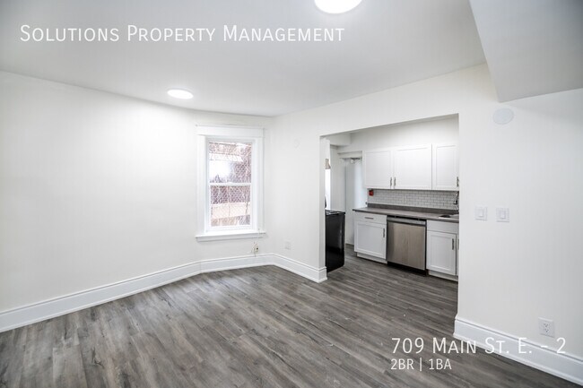 Photo du bâtiment - **Newly Renovated Main Floor 2 Bedroom**