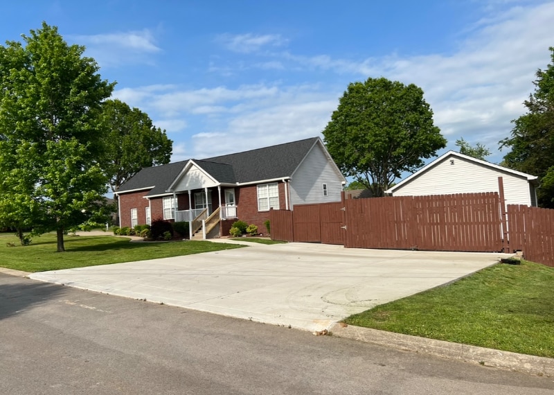 Primary Photo - 305 Alexis St