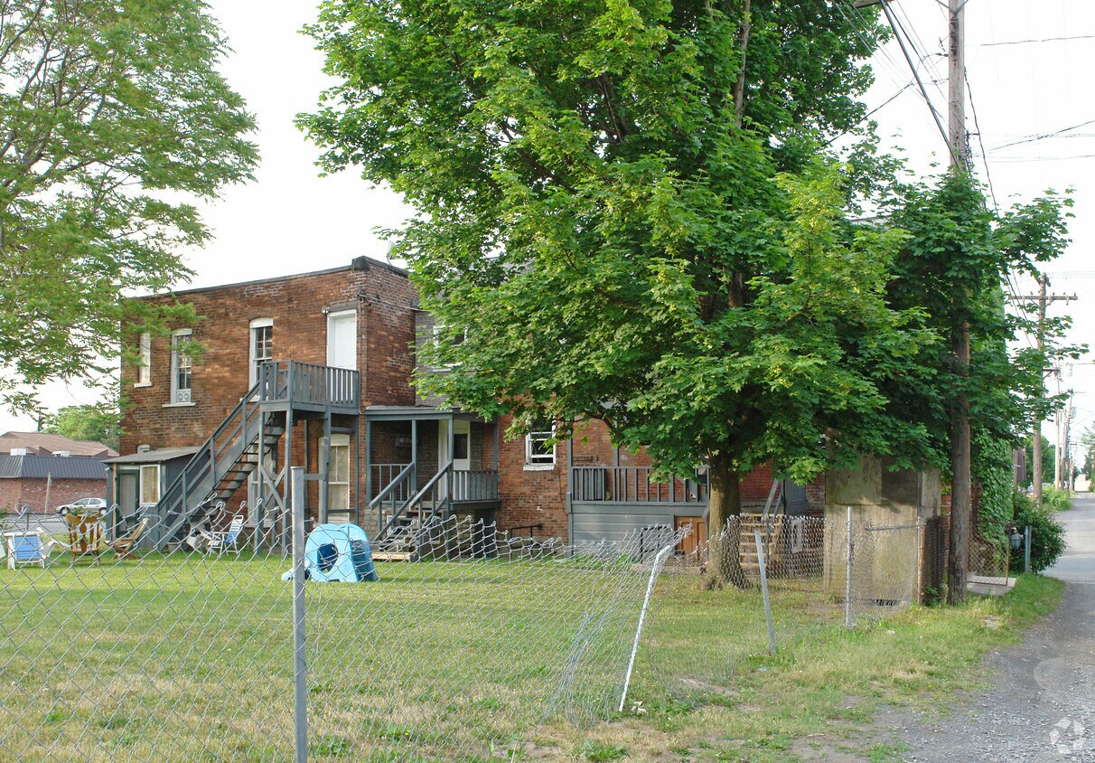 Building Photo - 205-209 25th St