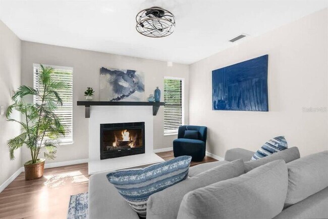 Foto del edificio - 13501 Whitby Rd