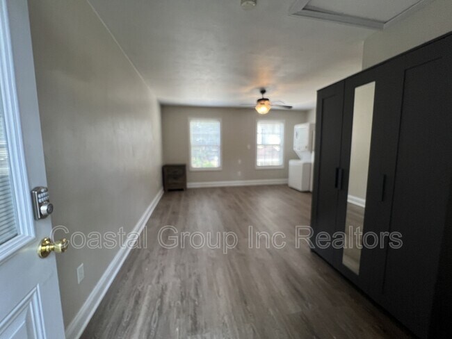 Foto del edificio - 1363 Eagle Ave