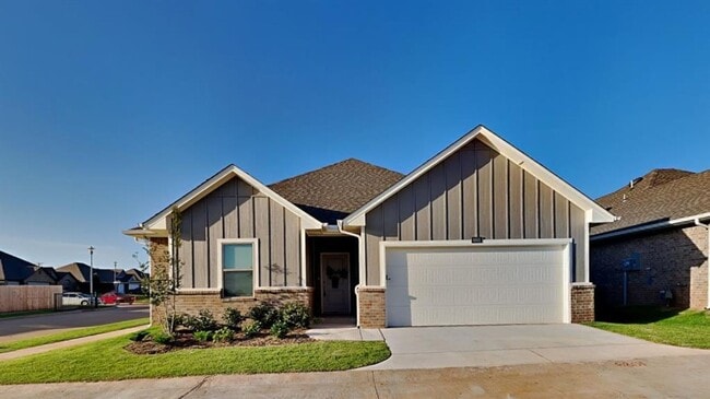 Foto del edificio - Luxury NEW 3 Bedroom 2 Bathroom Cottage in 55+ Community located in Warr Acres, Ok (Gates Coming ...
