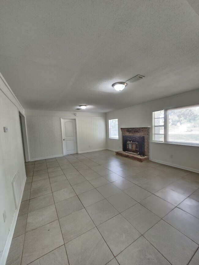 Building Photo - 3017 Donley St