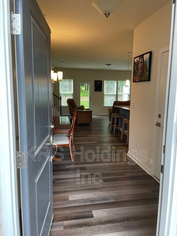 Foto del edificio - 245 White Oak Ridge Dr