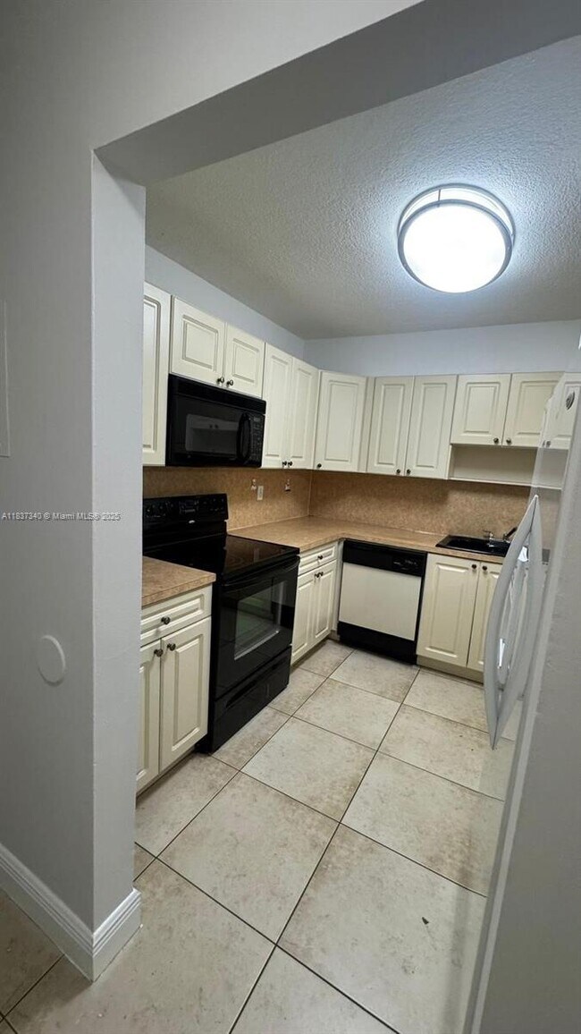 Foto del edificio - 6960 Miami Gardens Dr
