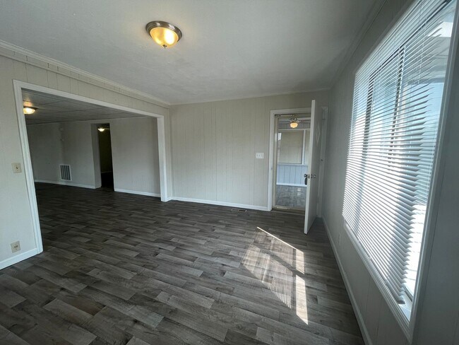 Building Photo - 2 Bed/1 Bath House