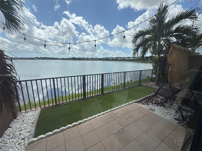 Foto del edificio - 15955 NW 91st Ct