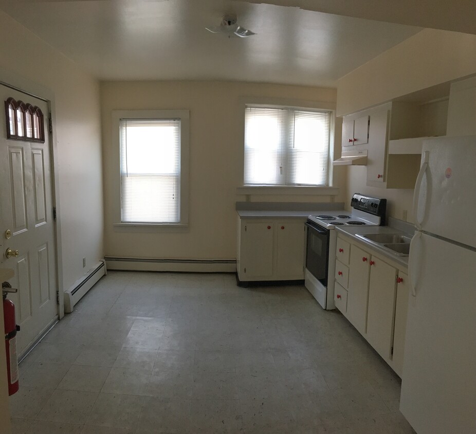 Kitchen - Unit 1F - 128 N Fairview St