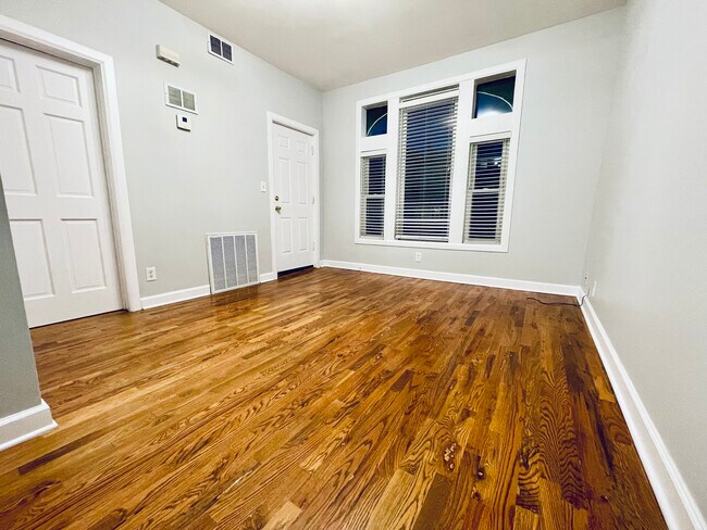Large living room - 2233 W Shakespeare Ave