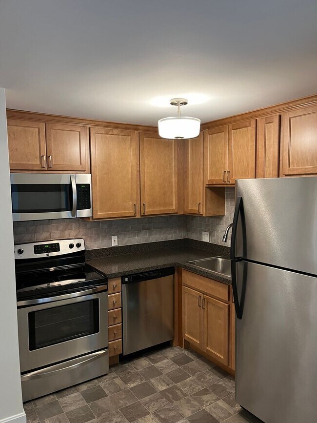 Building Photo - 1 Bedroom Condo