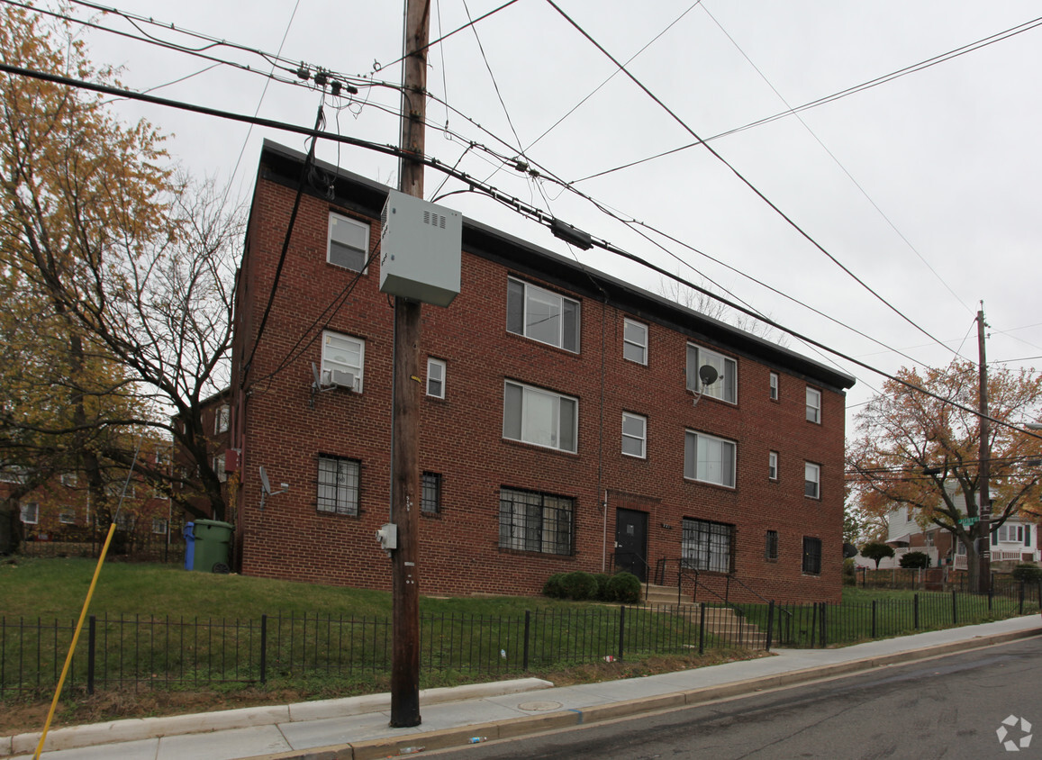 Building Photo - 921 52nd St NE