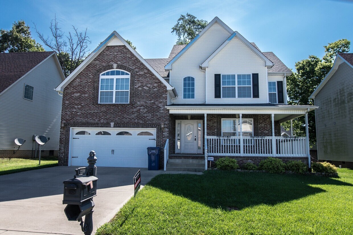 Primary Photo - Pet Friendly Three Bedroom with Bonus!