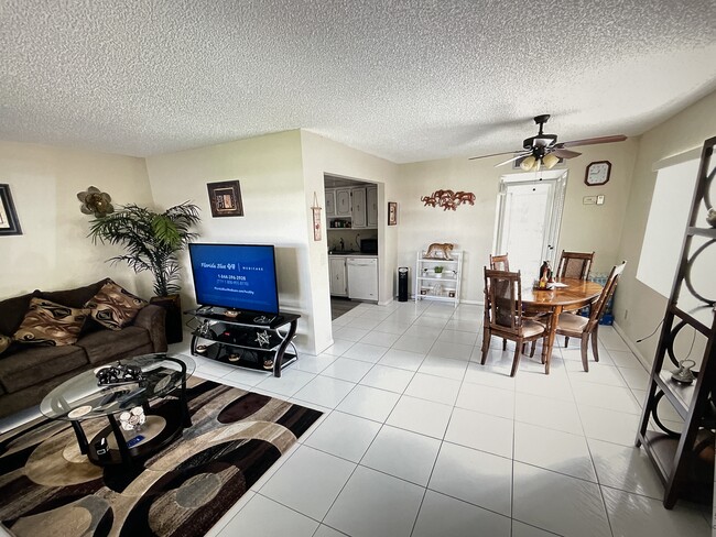 Building Photo - 760 Normandy Ln