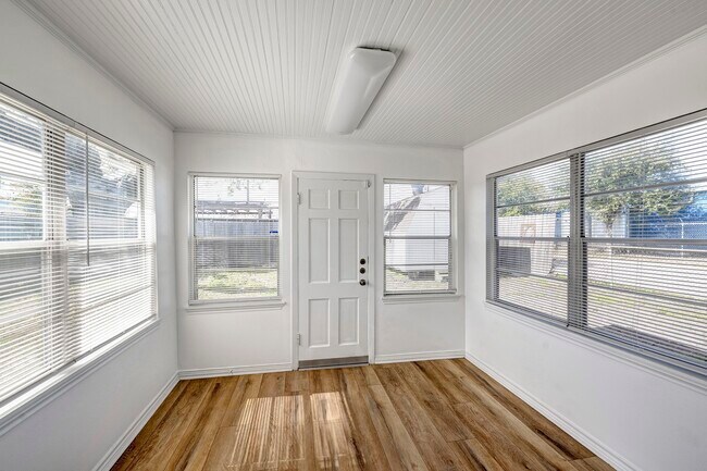 Foto del edificio - 1823 Angeline St